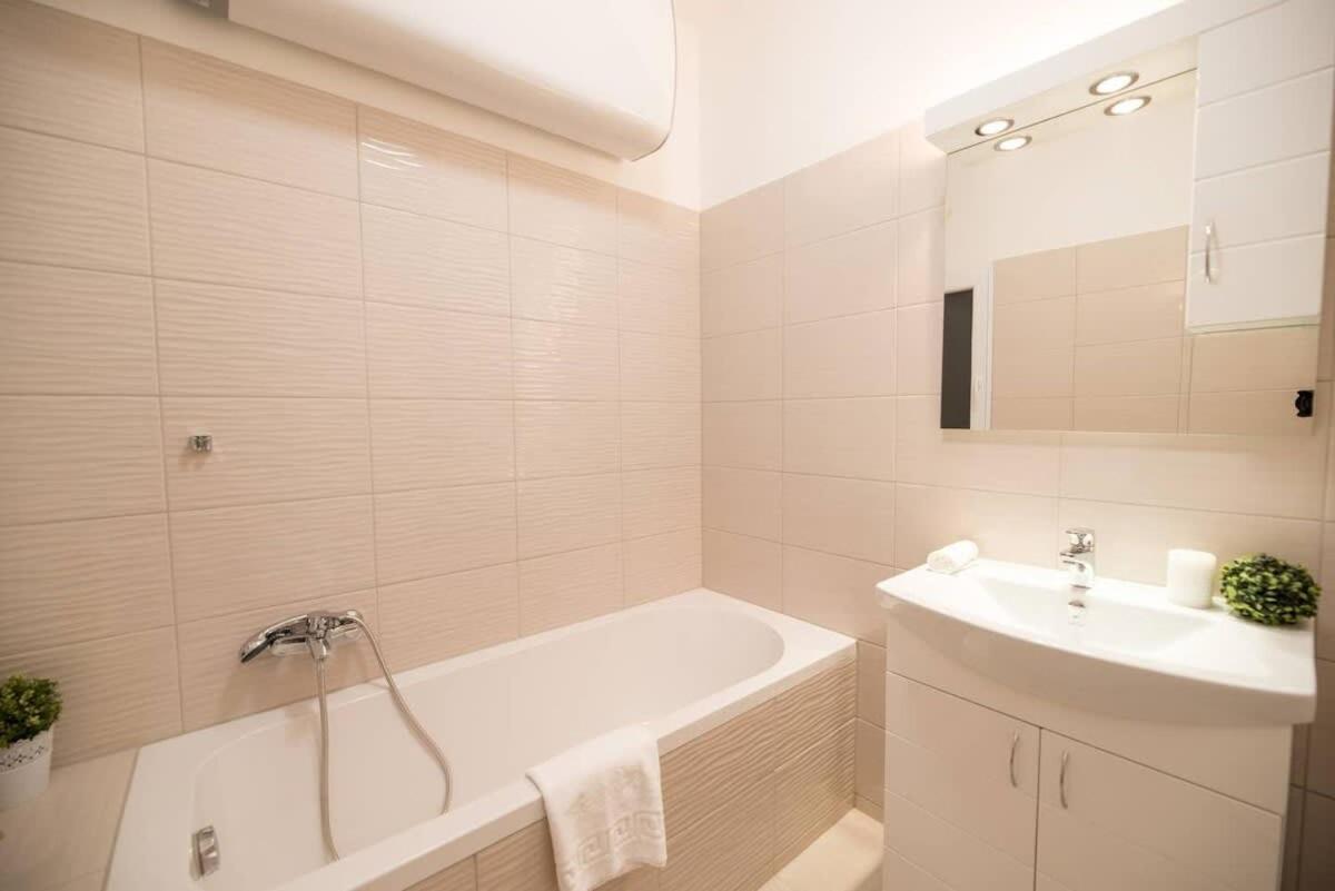 Trendy Central Apartment At Castle Budapest Exterior foto